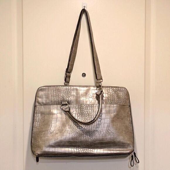 EUC Bueno Silver Faux Crocodile Laptop Bag - Picture 3 of 5